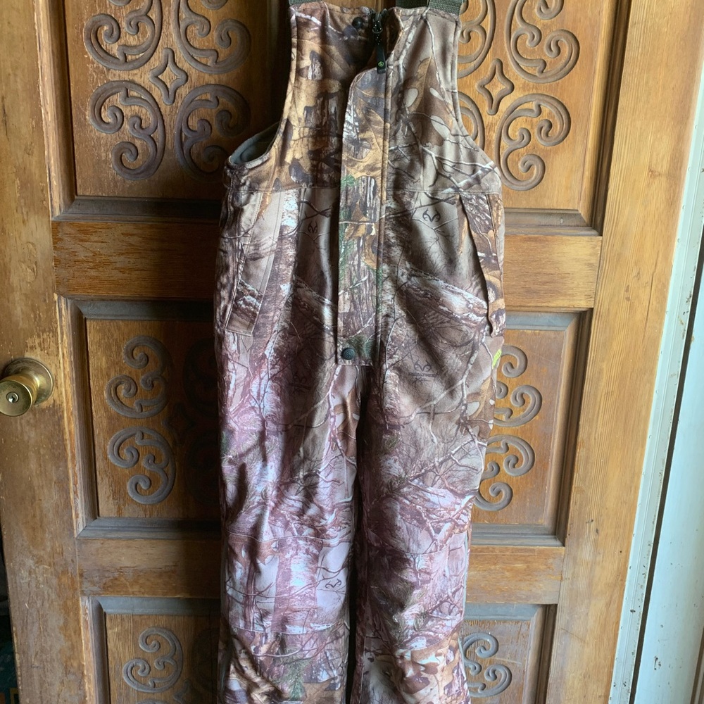 Game Winner Boys Hunting Coveralls Size M (8-10). Has some discoloration in feet